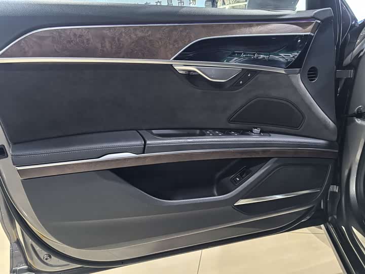 Audi A 8 2018 A 8 L 55 TFSI quattro Luxury — фото 4