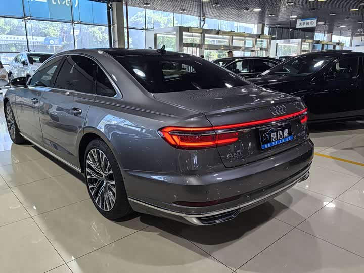 Audi A 8 2018 A 8 L 55 TFSI quattro Luxury — фото 16