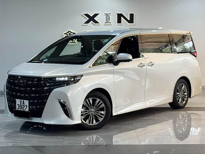 Toyota Alphard — фото 1