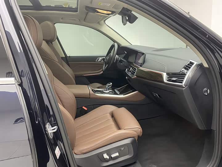 BMW X5 2019 x Drive 40i M — фото 18