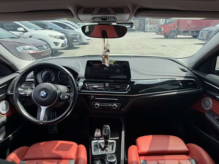 BMW 1-Series 2021 125i M — фото 10