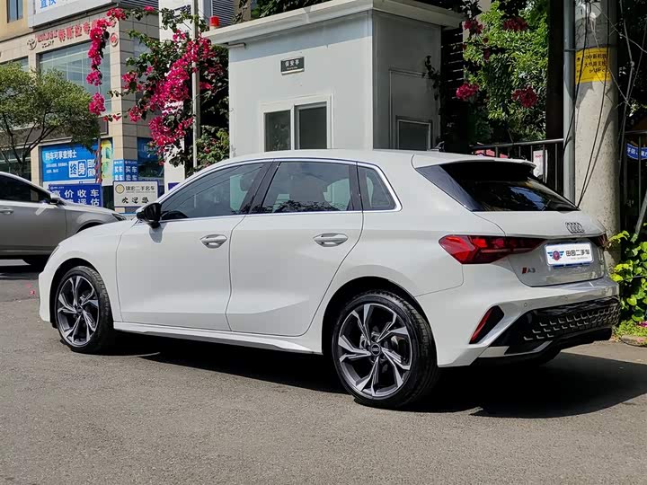 Audi A3 2025 Sportback 35 TFSI — фото 4