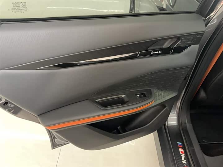 Changan UNI-V 2022 1.5 T Premium — фото 17