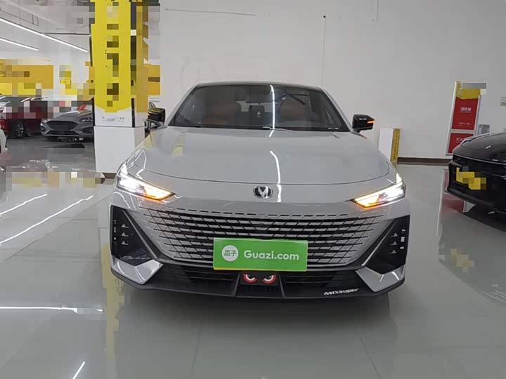 Changan UNI-V 2022 1.5 T Premium — фото 3