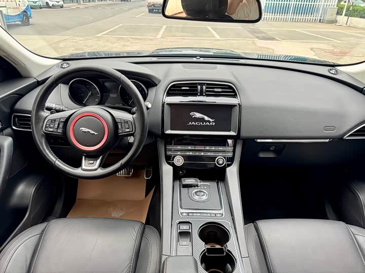 Jaguar F-PACE 2016 2.0 T 2 WD — фото 8