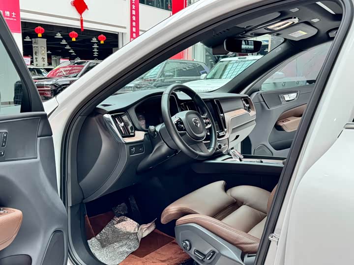 Volvo XC60 2022 B 5 4 WD — фото 4