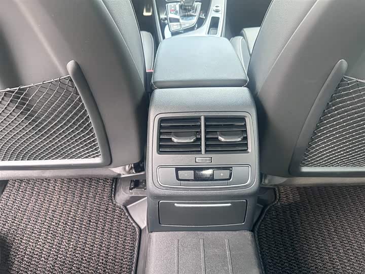 Audi A4L 2024 40 TFSI quattro RS — фото 9