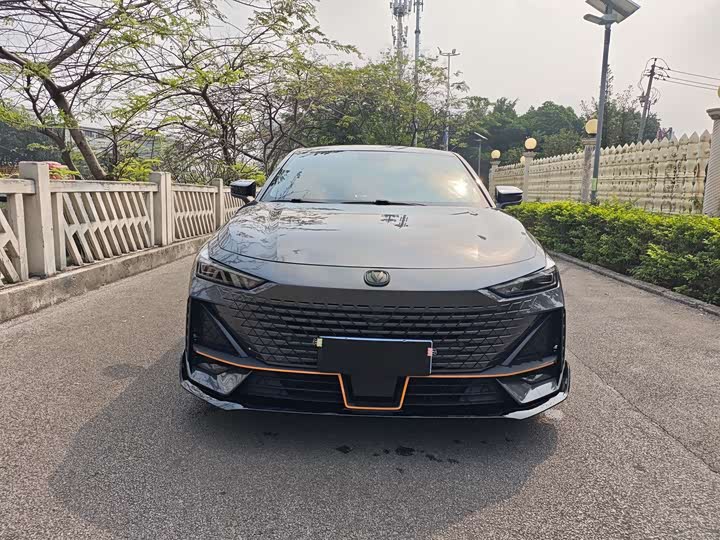 Changan UNI-V 2022 1.5 T — фото 2