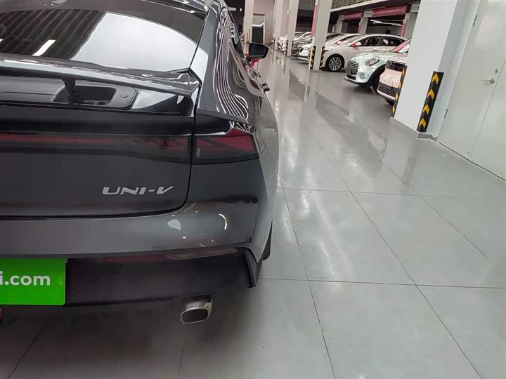 Changan UNI-V 2022 1.5 T Premium — фото 24