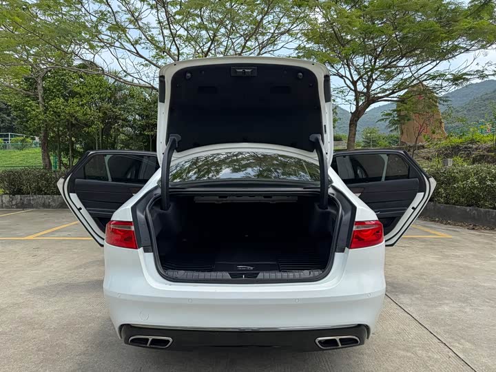 Jaguar XFL 2018 XFL 2.0 T 200 PS — фото 15