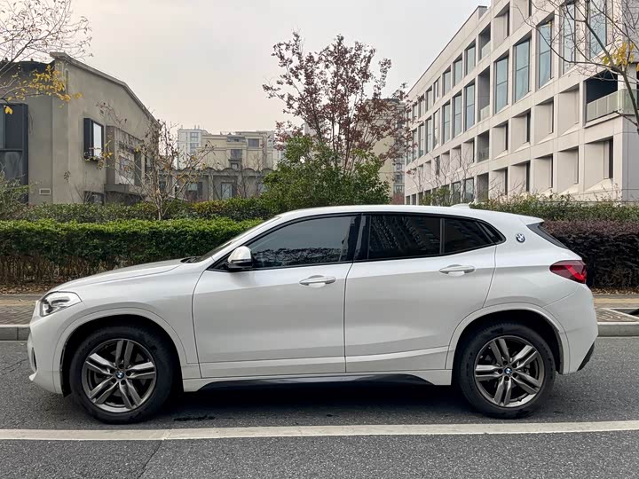BMW X2 2021 s Drive 25i Leading M — фото 4