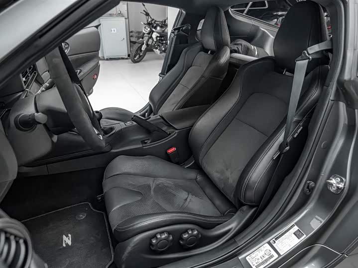 Nissan 400 Z 2023 3.0 T — фото 27