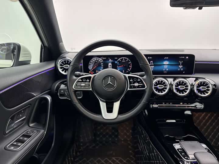 Mercedes-Benz A-Class — фото 9