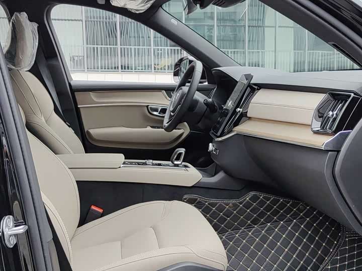 Volvo XC 90 2026 B 5 4 WD 5 — фото 13
