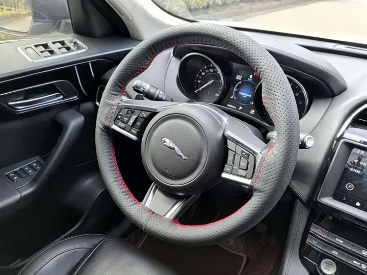 Jaguar F-PACE 2020 2.0 T — фото 9