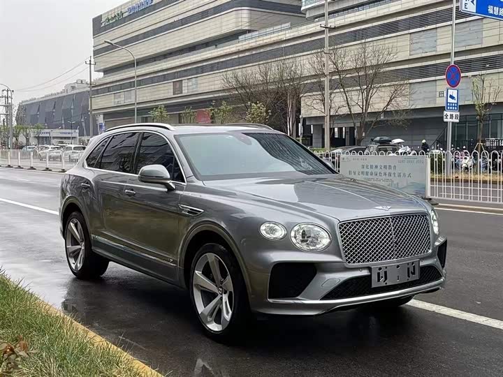 Bentley Bentayga — фото 1