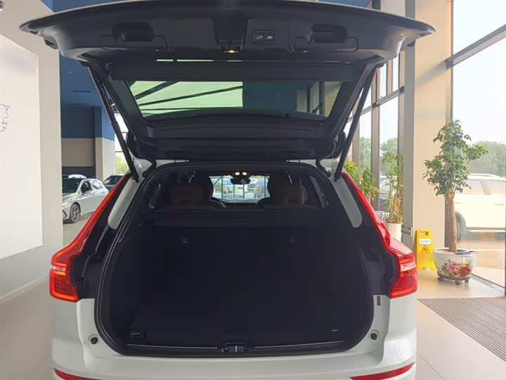 Volvo XC60 Hybrid 2024 T 8 PHEV 4 WD — фото 19