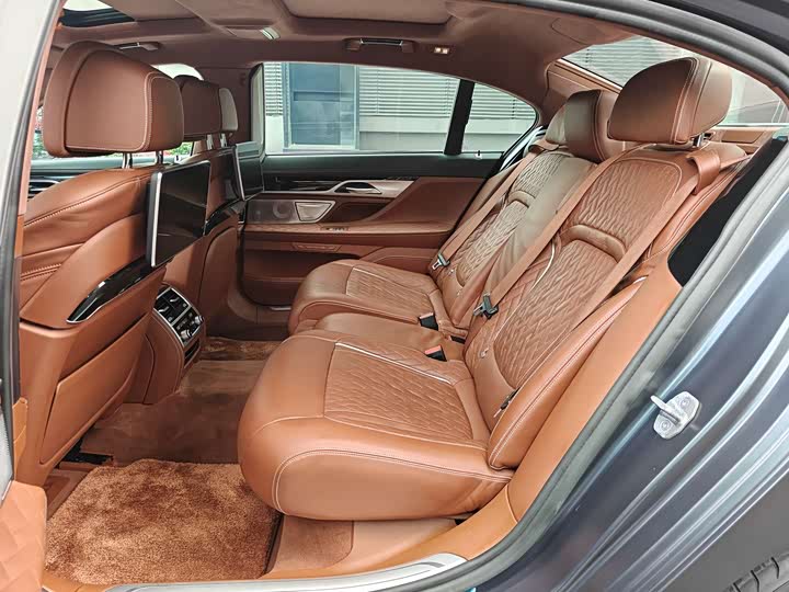 BMW 7-Series 2019 740 Li x Drive M — фото 6