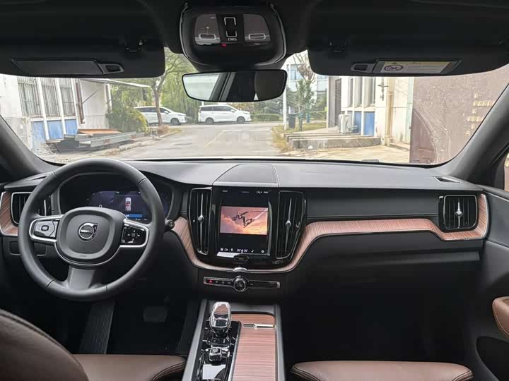 Volvo XC60 2025 B 5 4 WD — фото 11