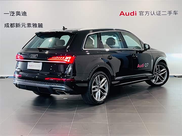 Audi Q7 2024 45 TFSI quattro S line Sport — фото 4