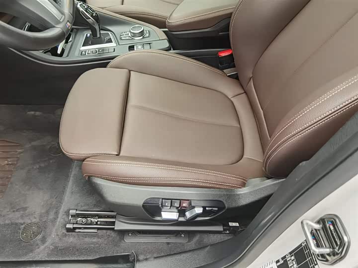 BMW X1 2022 s Drive 25 Li Leading — фото 20