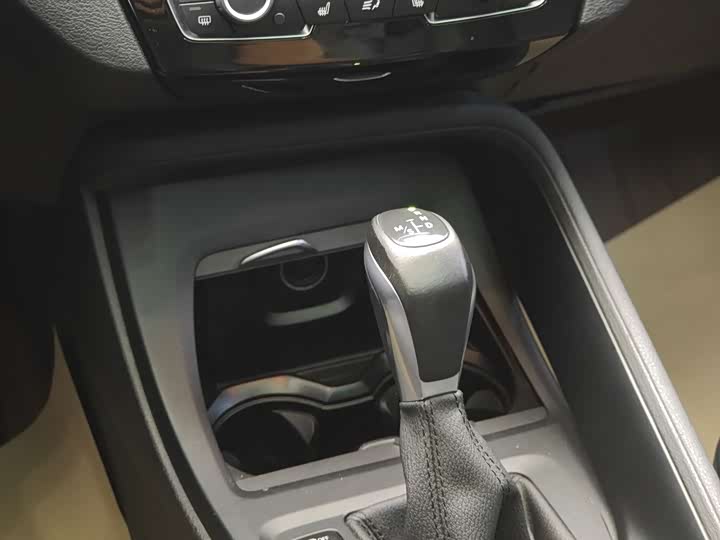 BMW X1 2016 s Drive 18 Li — фото 17