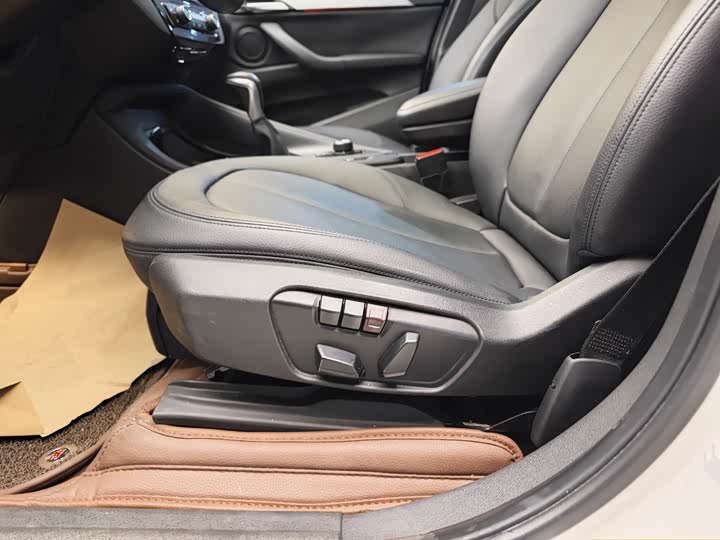 BMW X1 2016 s Drive 18 Li — фото 10
