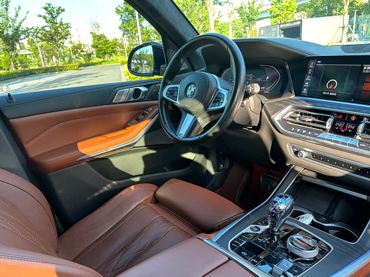 BMW X7 2021 x Drive 40i M — фото 11