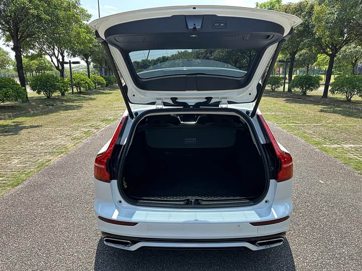 Volvo V60 2020 T 5 — фото 10