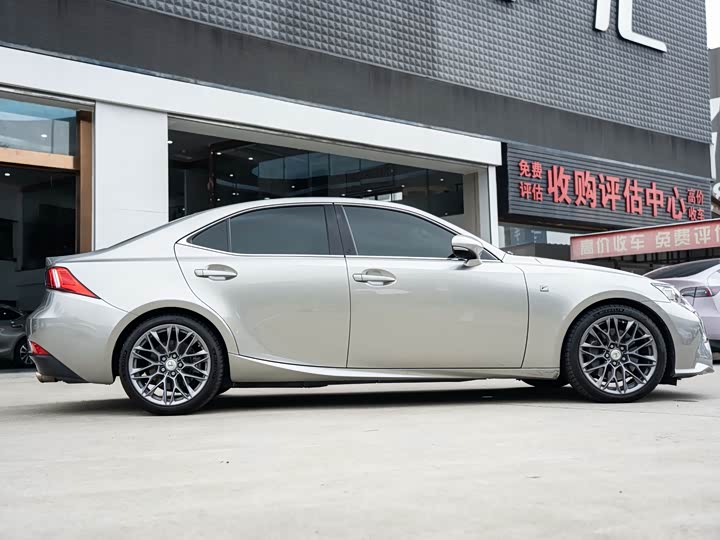 Lexus IS 2015 200t F SPORT — фото 3