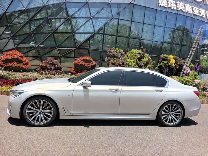 BMW 7 Series 730Li премиум M спортпакет — фото 3