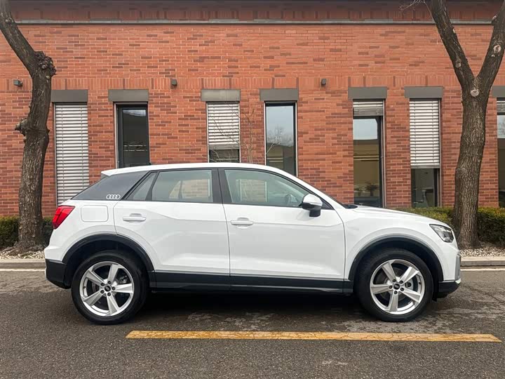 Audi Q2L 2024 35 TFSI — фото 3