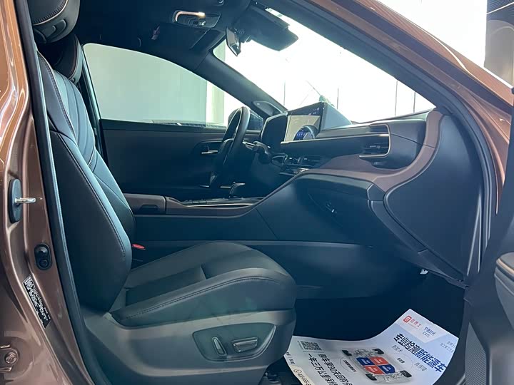 Toyota Sport 2023 2.5 L Sport Cross HEV 2 WD — фото 16