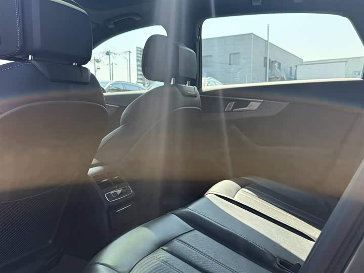 Audi A4L 2024 40 TFSI quattro RS — фото 9