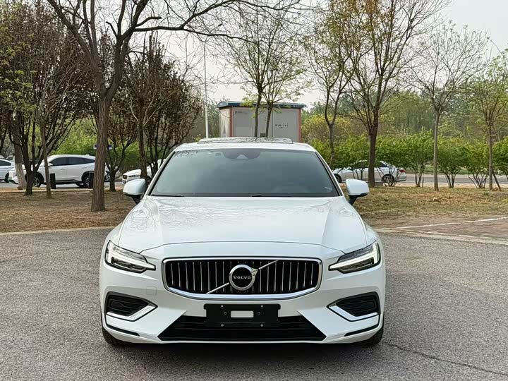 Volvo S60 2022 B 4 — фото 2