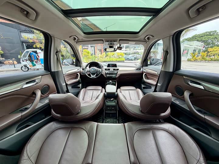 BMW X1 2018 x Drive 25 Le Luxury — фото 14