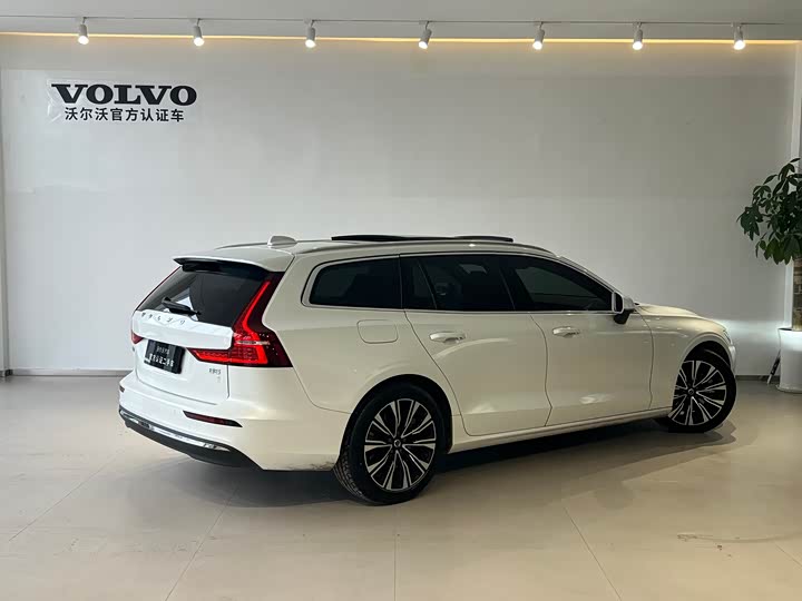 Volvo V60 2023 B 5 — фото 5