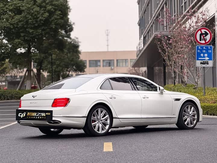 Bentley Flying Spur — фото 3