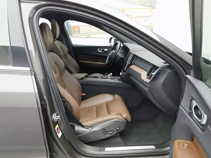 Volvo XC60 2022 B 5 4 WD — фото 23