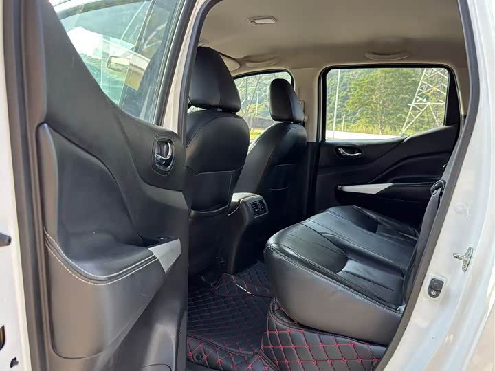 Nissan Navara — фото 11