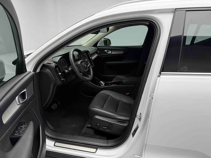 Volvo XC40 2022 T 4 WD — фото 16