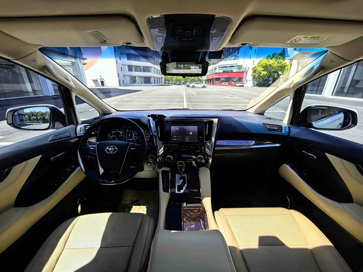 Toyota Alphard — фото 18