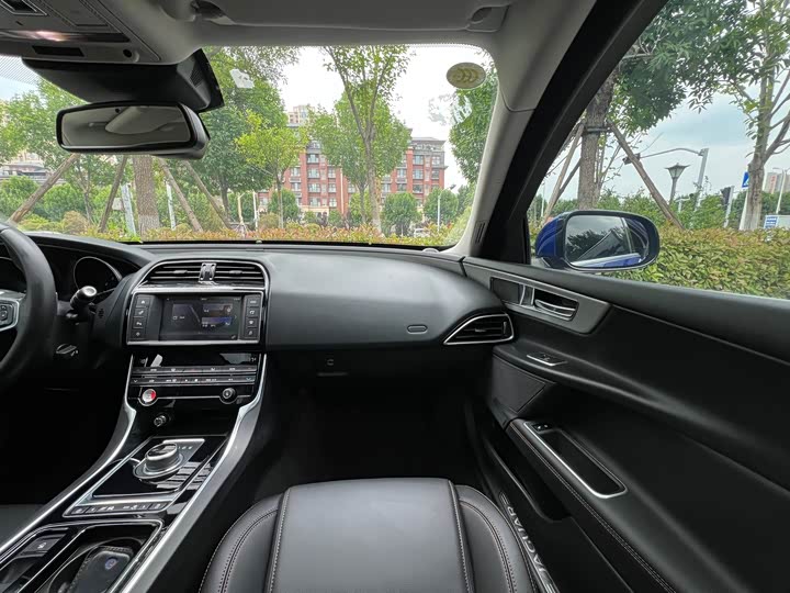 Jaguar XEL 2018 2.0 T 200 PS — фото 14