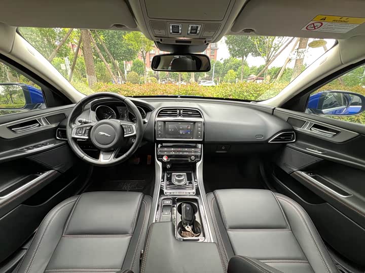 Jaguar XEL 2018 2.0 T 200 PS — фото 11