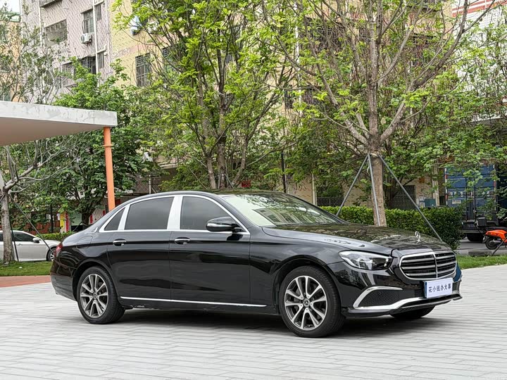 Mercedes-Benz E-Class 2017 E 300 L Luxury — фото 3