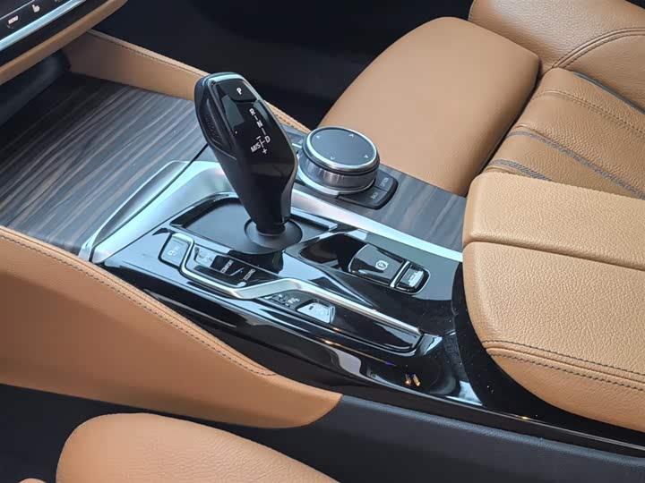 BMW 6-Series 2022 630i — фото 11