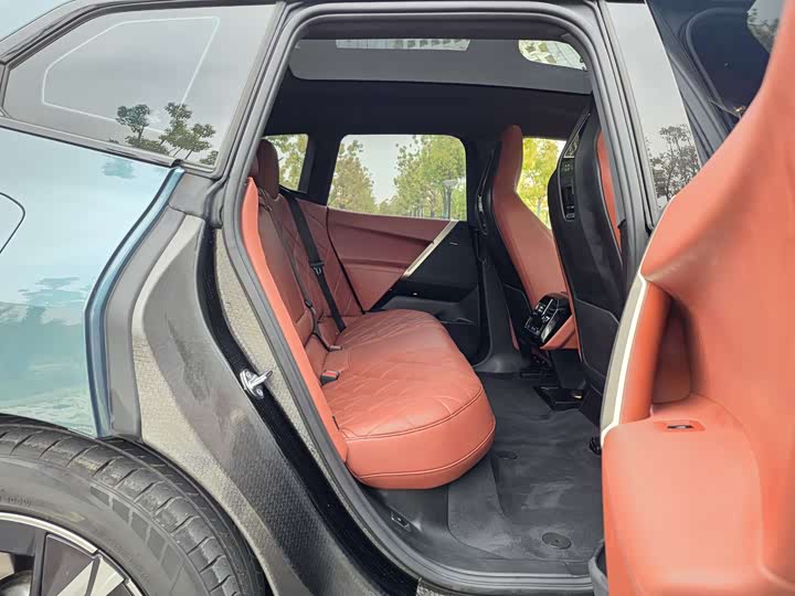 BMW i 2022 x Drive 50 — фото 11