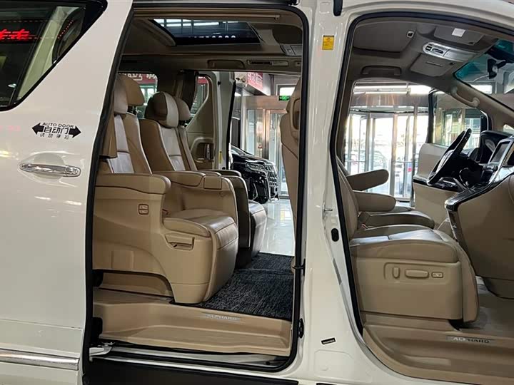 Toyota Alphard — фото 27