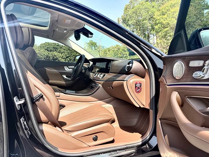 Mercedes-Benz E-Class 2023 E 300 L Luxury — фото 8