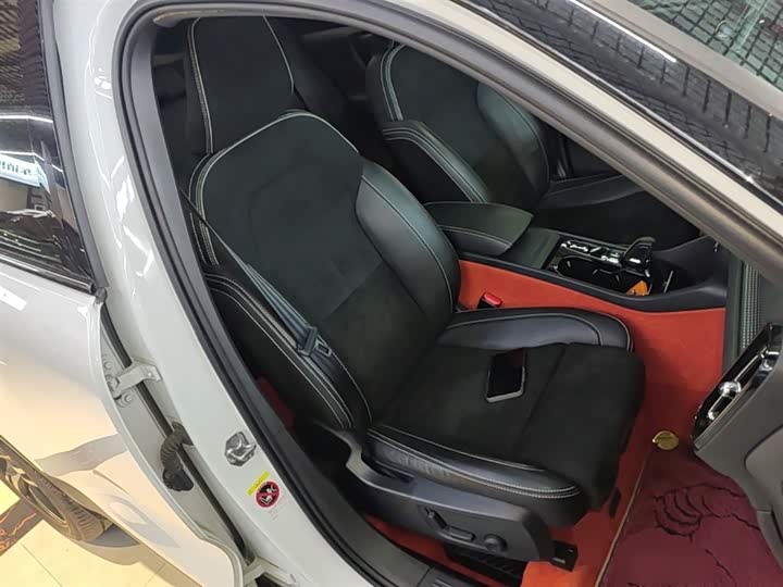 Volvo XC40 2021 T 4 WD — фото 25
